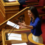 Έφη Αχτσιόγλου: «Το lockdown αίρεται, κανένας κανόνας για τους εργαζόμενους»