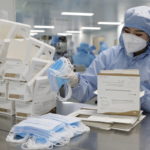 Κίνα-Κορωνοϊός: 100 ημέρες σε ένα εργοστάσιο που κατασκευάζει μάσκες