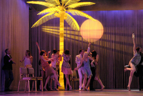 Δείτε τη παράσταση “Bossa Nova” του Κωνσταντίνου Ρήγου από το Εθνικό Θέατρο