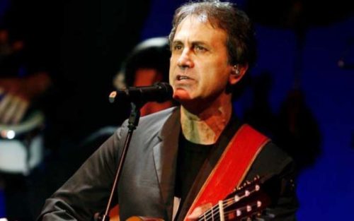 Γιώργος Νταλάρας για Βασίλη Δημάκη: «Δεν μπορεί μια ευνομούμενη και δημοκρατική Πολιτεία να τιμωρεί έναν άνθρωπο που έδειξε έμπρακτα τη μέγιστη μεταμέλεια μέσω της μόρφωσης»