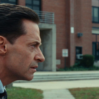 Bad Education: Ο Χιου Τζάκμαν λάμπει στην καλύτερη πρεμιέρα της φετινής περίεργης άνοιξης