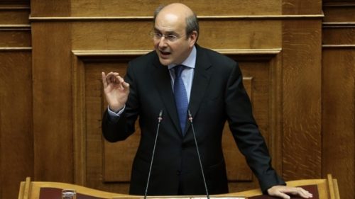 Σφοδρή αντιπαράθεση στη Βουλή για το νομοσχέδιο για το περιβάλλον