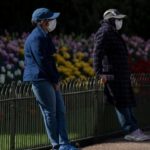 Κορωνοϊός: Ξεπέρασαν τους 300.000 οι νεκροί