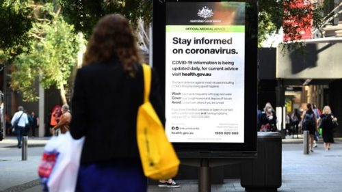 Κορωνοϊός: Ακόμη και ελαφρύ αεράκι μπορεί να μεταφέρει σταγονίδια σάλιου με ιό στα 5,5 μέτρα