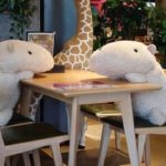 Λούτρινα ζωάκια εξασφαλίζουν την κοινωνική αποστασιοποίηση σε εστιατόριο ιαπωνικού ζωολογικού κήπου