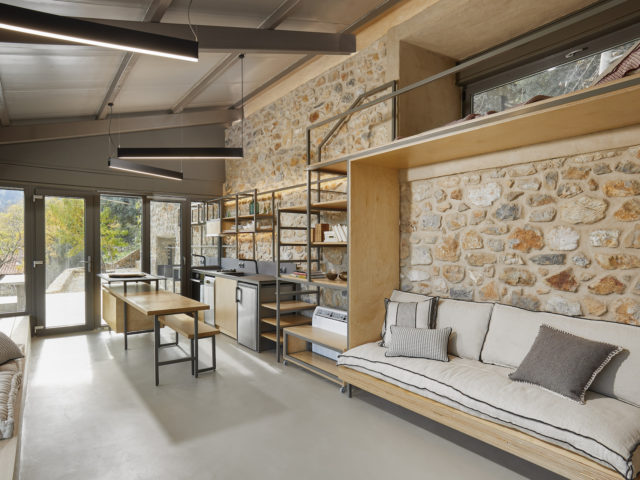 Μέσα σε ένα εντυπωσιακό καταφύγιο στην ανατολική πλαγιά του Ταϋγέτου