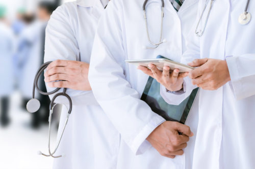 Από το 2016 δρούσε ως «κορυφαίος γιατρός», ο 47χρονος κατηγορούμενος για τον θάνατο τριών ανθρώπων