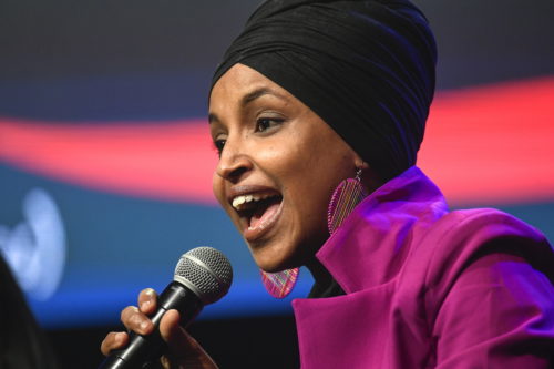 Ιλχάν Ομάρ: Έχασε τον πατέρα της από επιπλοκές λόγω κορωνοϊού