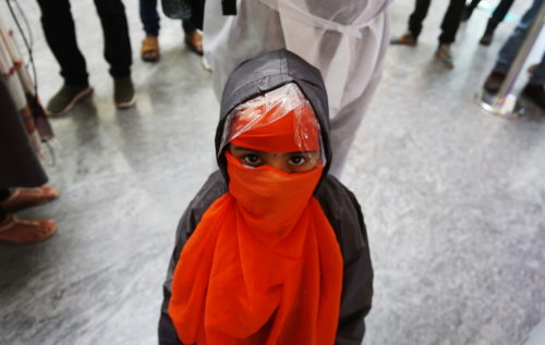 Ινδία- Κορωνοϊός: Ανοίγουν εστιατόρια, εμπορικά καταστήματα και χώροι λατρείας