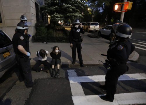 Δολοφονία Τζόρτζ Φλόιντ: Οι διαδηλωτές αψηφούν την επιδημία του κορονοϊού «για το καλό του έθνους»