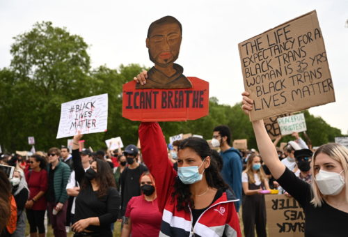 FRA-Δολοφονονία Τζορτζ Φλόιντ: «Ουδείς θα πρέπει να φοβάται ότι θα συλληφθεί μόνο και μόνον επειδή είναι μαύρος»