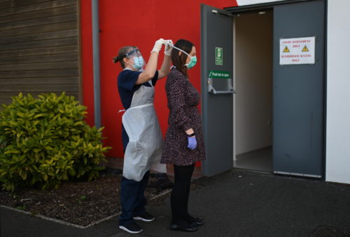 Βρετανία-Κορωνοϊός: Νέα πολλαπλά κρούσματα εμφανίστηκαν σε αρκετά εργοστάσια επεξεργασίας τροφίμων