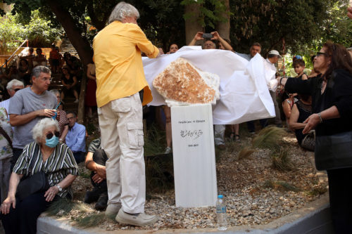 Εξάρχεια: Έγιναν αποκαλυπτήρια του γλυπτού για την Αρλέτα [ΕΙΚΟΝΕΣ]