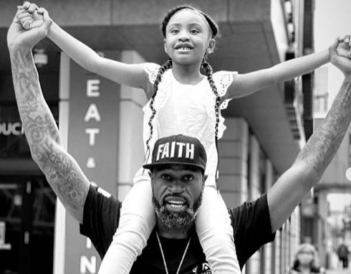 Δολοφονία Τζόρτζ Φλόιντ: «Ο μπαμπάκας άλλαξε τον κόσμο» [ΒΙΝΤΕΟ]