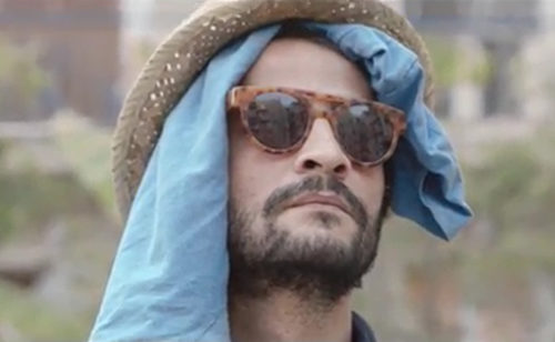 Το Enter του Δημήτρη Καραντζά: «Να σταματήσουμε να φαντασιωνόμαστε, πρέπει να ζήσουμε ξανά, να αντισταθούμε».