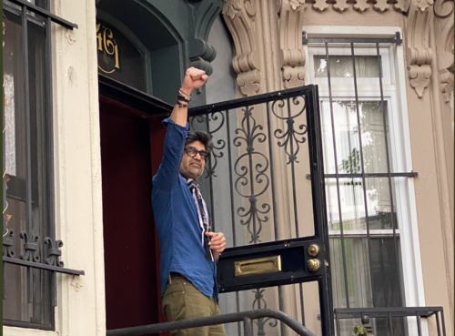 Δολοφονία Τζορτζ Φλόιντ: Άνοιξε το σπίτι του σε πάνω από 60 διαδηλωτές για 8 ώρες, προκειμένου να τους προστατεύσει από την αστυνομική βία [ΒΙΝΤΕΟ[