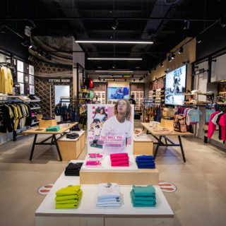 Το Flagship store της Vans στο The Mall Athens ανανεώθηκε, με έμπνευση από την “Off The Wall” κουλτούρα