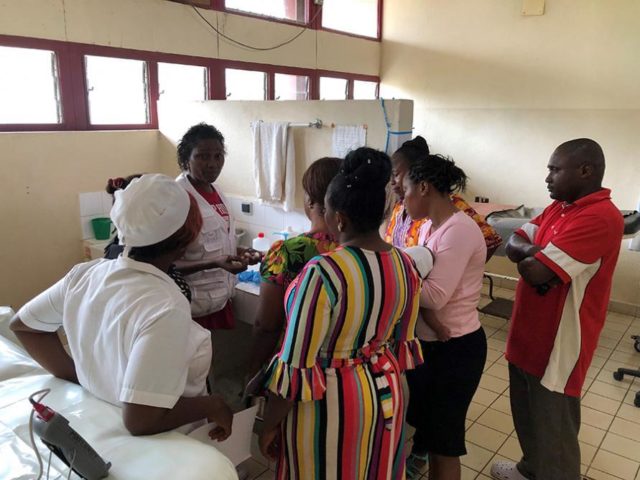 Η ατελείωτη νυχτερινή βάρδια μιας μαίας των Γιατρών Χωρίς Σύνορα