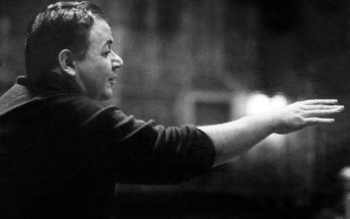 Τα καλύτερα τραγούδια του Μάνου Χατζιδάκι, όπως τα ανθολόγησε ο Φοίβος Δεληβοριάς