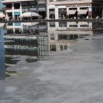 Γέμισε σαπουνάδες το συντριβάνι της Ομόνοιας (Βίντεο)