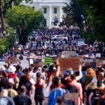 ΗΠΑ: Διαδηλωτές έξω από τον Λευκό Οίκο – 1.600 στρατιώτες στην Ουάσινγκτον