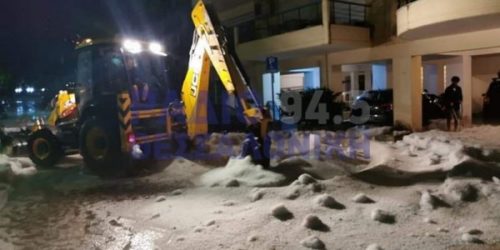 Δράμα: Έκλεισαν δρόμοι και οδηγοί εγκλωβίστηκαν στα αυτοκίνητά τους από το ξαφνικό χαλάζι