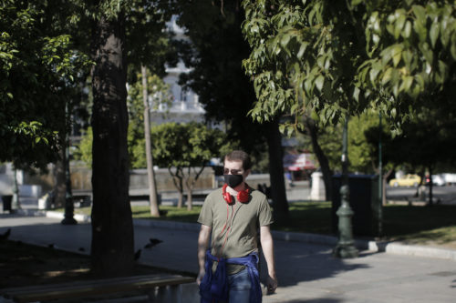 Υποτιμημένος είναι ο αριθμός των θανάτων που αποδίδονται σε λοίμωξη COVID-19