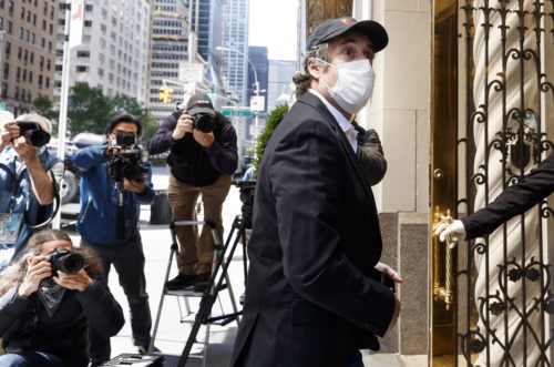 Μάικλ Κόεν: Ο πρώην δικηγόρος του Ντόναλντ Τραμπ οδηγήθηκε ξανά σε ομοσπονδιακή φυλακή