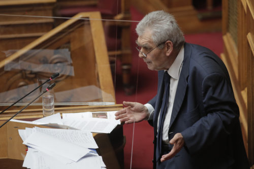 Την αναβολή λήψης απόφασης για τον Δ. Παπαγγελόπουλο από την Ολομέλεια της Βουλής ζητούν οι συνήγοροί του