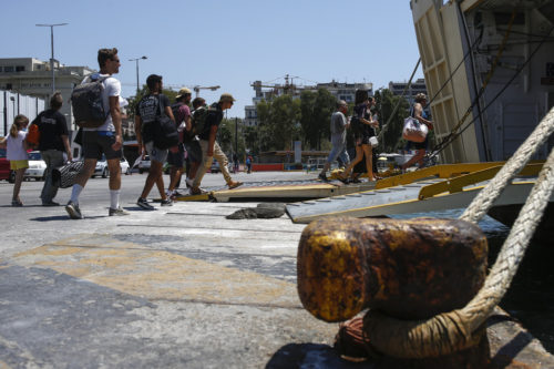 Αυξημένη η κίνηση στο λιμάνι του Πειραιά