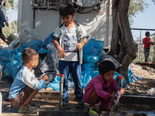 Οργανώσεις στην Ελλάδα αλλά και εθνικοί και διεθνείς φορείς υγείας προειδοποιούν: Οι διακρίσεις δεν προστατεύουν από τον COVID-19