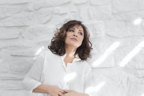 Η Χάρις Αλεξίου στο θέατρο το φθινόπωρο