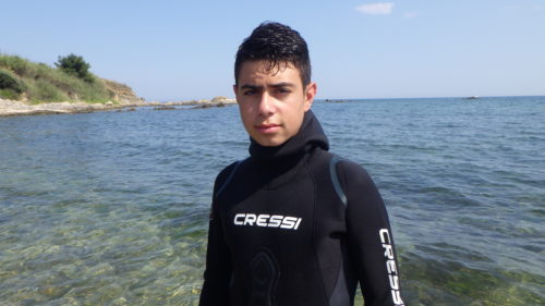 13χρονος «Ρομπέν των θαλασσών» καθαρίζει τον βυθό από πλαστικά και άλλα σκουπίδια