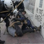 «Απαγόρευση για διαδηλώσεις και Εξάρχεια» στους τρεις συλληφθέντες της πλατείας Βικτωρίας