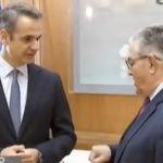 Κουτσούμπας σε Μητσοτάκη: Είναι λίγο γελοία η αγκωνιά… [BINTEO]