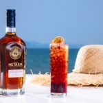Δύο κορυφαίοι Έλληνες bartenders δημιουργούν καλοκαιρινές συνταγές cocktails με METAXA 12 Αστέρων