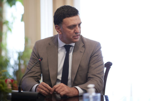 Κικίλιας: «Χαίρομαι που βλέπω ότι ο εμβολιασμός πηγαίνει πολύ καλά στους υγειονομικούς»