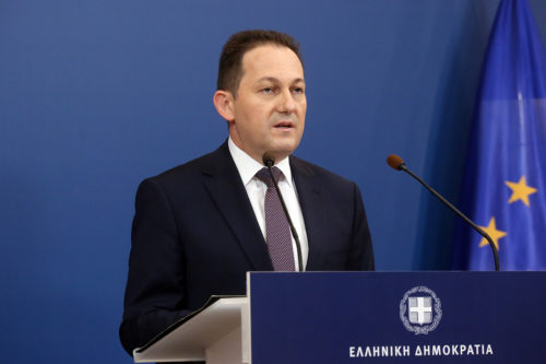 Πέτσας: «Από Δευτέρα θα συζητήσουμε για πρόσθετα μέτρα ενόψει Δεκαπενταύγουστου»