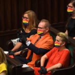 Με μάσκες-ουράνιο τόξο στην τελετή ορκωμοσίας του Πολωνού προέδρου, Ντούντα