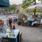 Κορωνοϊός: Το Άμστερνταμ καταργεί την υποχρεωτική χρήση μάσκας στους δημόσιους χώρους με συνωστισμό