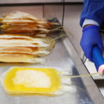 Κορωνοϊός: Ο Τραμπ ανακοίνωσε την κατεπείγουσα έγκριση άδειας για χορήγηση πλάσματος ως θεραπείας