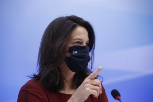 Ν. Κεραμέως: «Δεν πτοούμαστε, δεν εκβιαζόμαστε» για την επίθεση στο γραφείο της