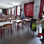 Οι ευρωπαίοι μαθητές επιστρέφουν στα σχολεία με μάσκες και σε τάξεις με μικρότερο αριθμό μαθητών