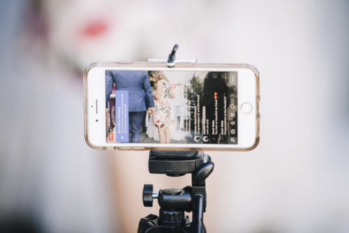 Ελλάδα-Κορωνοϊός: Προσαγωγή γαμπρού και πεθερού μετά από live stream γλεντιού στην Αλεξανδρούπολη