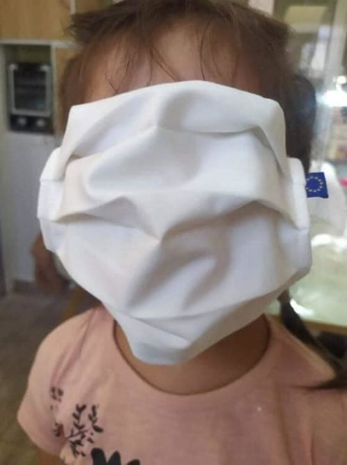 Σαν να τους έπεσαν λίγο μεγάλες οι μαθητικές μάσκες