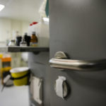 Γεμίζουν οι ΜΕΘ στον Ευαγγελισμό: «Έχουμε μια πανδημία ανεμβολίαστων»