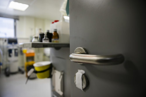 Μητέρα και γιος που ήταν ανεμβολίαστοι πέθαναν από κορωνοϊό