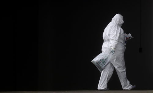 Κορωνοϊός: Υποχρεωτικά μάσκες σε κλειστούς εργασιακούς χώρους, στις συναυλίες και έξι άτομα σε κάθε τραπέζι στην Αττική