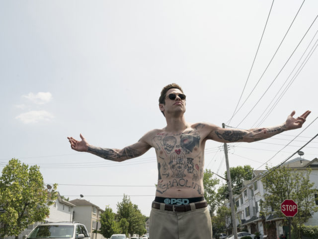 The King of Staten Island: Ένας τρυφερός ύμνος στην Gen Z που αρνείται να ενηλικιωθεί