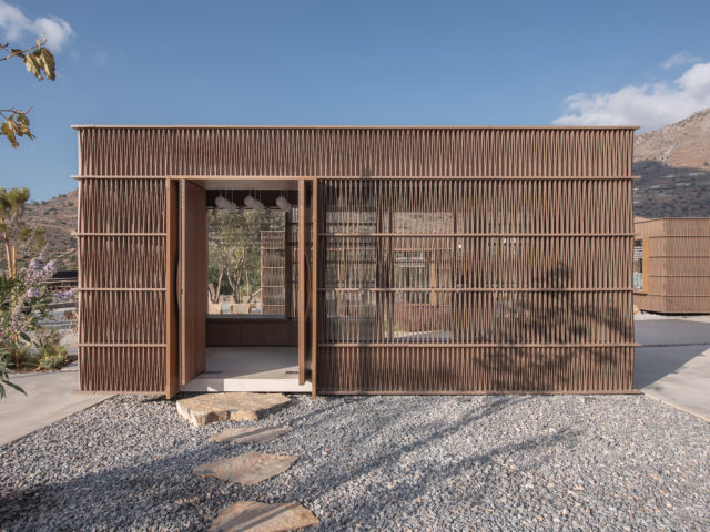 Οι Not a Number Architects σχεδίασαν μια διαφορετική αγορά που εντάσσεται στο άγριο τοπίο της Κρήτης